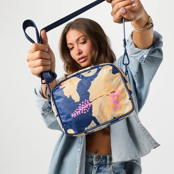 ALOHA Collection | Bags | Aloha Collection Le Tour Crossbody Bag Cutie ...